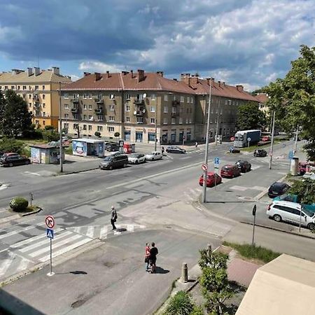 Priestranny 3 Izb. Apartman V Centre S Parkovanim. Apartment Banska Bystrica Bagian luar foto