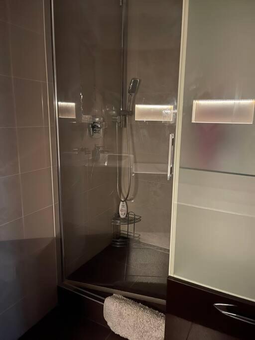 Priestranny 3 Izb. Apartman V Centre S Parkovanim. Banska Bystrica Bagian luar foto
