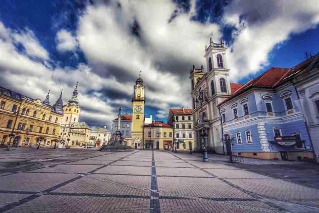 Priestranny 3 Izb. Apartman V Centre S Parkovanim. Banska Bystrica Bagian luar foto