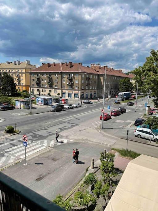 Priestranny 3 Izb. Apartman V Centre S Parkovanim. Apartment Banska Bystrica Bagian luar foto